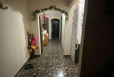 Apartament cu 3 camere decomandat în Traian - 1