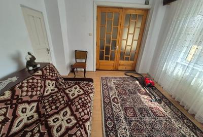 Buzau Casa langa liceul Hasdeu, langa pe str. Plevnei - 8