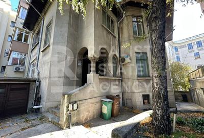 Apartament cu 4 camere în Cișmigiu