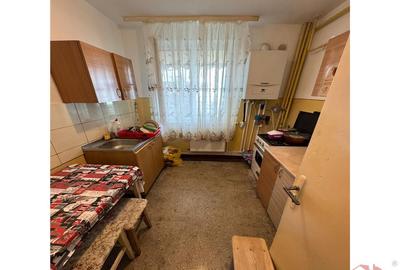 Apartament 2 camere, parter , zona Liceul Economic , 49mp - 2