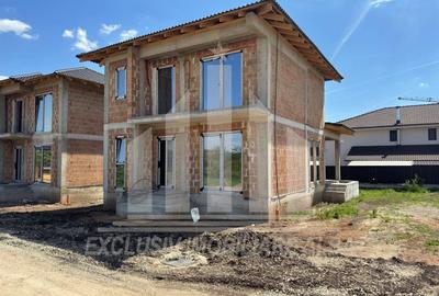 Casă individuală cu 4 camere cu Canalizare în Cetate - 1