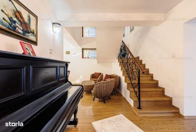Casă cu 7 camere cu Teren 473 Mp în Central - 7