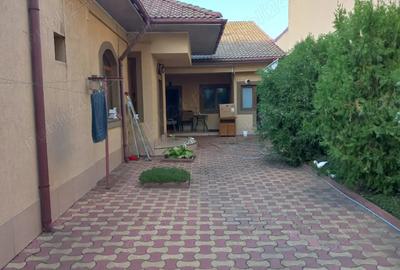 Casă cu 4 camere cu Teren 260 Mp în Casa de Cultură