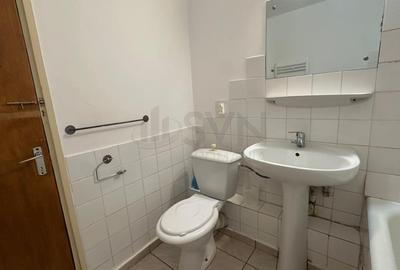 Apartament cu 3 camere semidecomandat în 1 Mai - 10