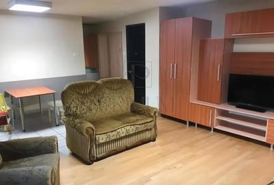 Garsonieră decomandată, mobilată în Bucovina