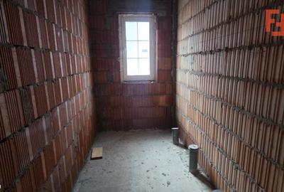 Casă cu 3 camere cu Teren 313 Mp în Central