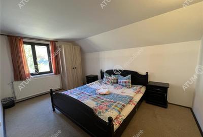 Pensiune de 7 camere cu 5 bai si teren de 377mp situata in P - 9