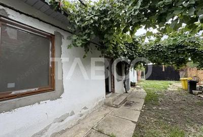 Casă cu 2 camere cu Canalizare în Cristian - 3