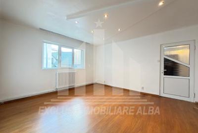 Apartament cu 2 camere semidecomandat în Cetate