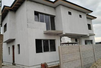 Casă cu 5 camere cu Teren 248 Mp în Central