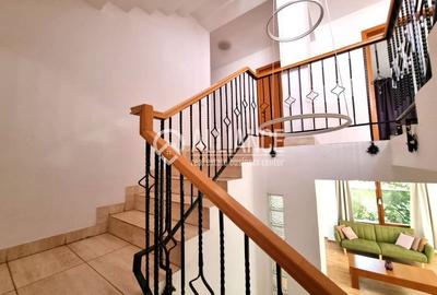 Casă individuală cu 7 camere cu Canalizare în Central - 2