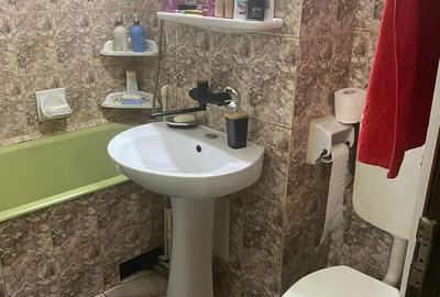 Apartament cu 2 camere decomandat în Km 5 - 10