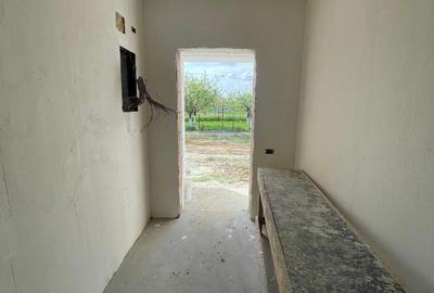 Casă cu 4 camere în Domnești