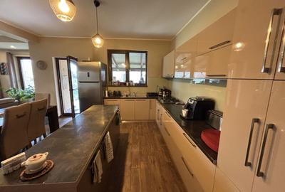 Duplex cu 5 camere cu Canalizare în Dumbrăvița - 100