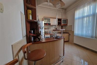 Casa P+E, suprafata utila 446.66 mp, teren 866, pretabila - clinica, restaurant, pensiune - 7