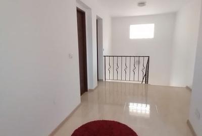 Proprietate alcatuita din imobil si teren generos,Comarnic - 15