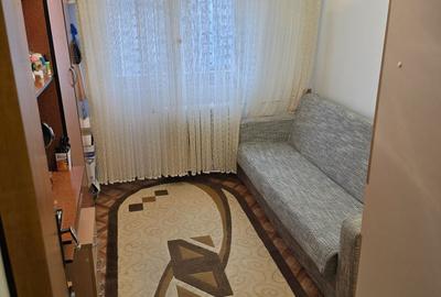 Apartament cu 3 camere decomandat în Roșu - 3