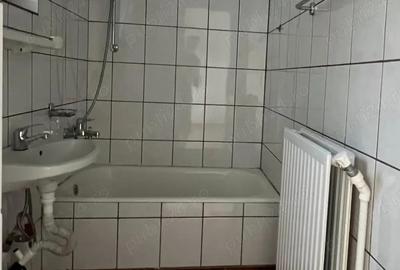 Vand Apartament 2 camere, renovat,Simeria, Str. Fabricii - 4