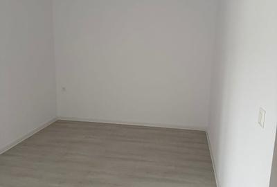 Garsoniera cu terasa mare, loc de parcare subteran, metrou Republica - 10