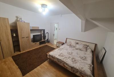 Garsonieră decomandată în Central