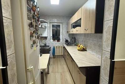 Apartament cu 3 camere semidecomandat în Baza 3