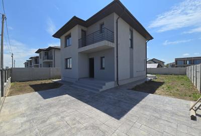 Casă cu 4 camere cu Teren 450 Mp în Berceni - 2