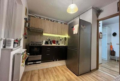 Apartament cu 3 camere decomandat în Girocului