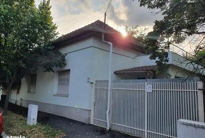 Casa cu teren, zona Lipovei