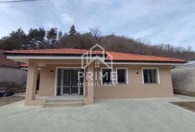 Casă cu 4 camere cu Teren 350 Mp în Central - 1