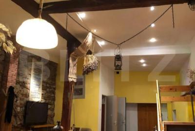 Casă cu 7 camere cu Canalizare în Zărnești