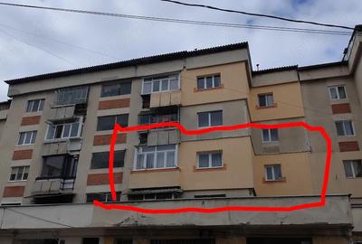 Apartament cu 4 camere semidecomandat în Central - 1