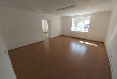 Spațiu comercial, de 70 mp, în Central - 6