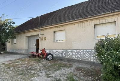 Vand casa Moniom Caras-Severin la 3 km de Resita - 4