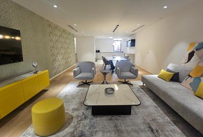Apartament cu 4 camere decomandat în P-ța Victoriei