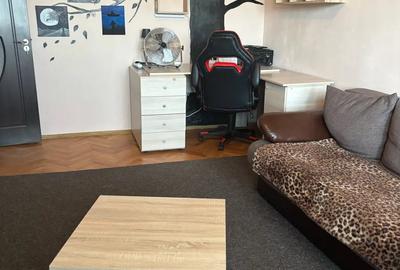 Apartament 2 camere cu balcon ?i copertina primitor, zona buna - 5