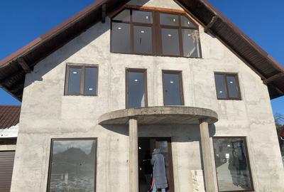 Casă individuală cu 5 camere cu Teren 1390 Mp în Vicovu de Sus - 1