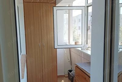 Inchiriez ap.3 camere decomandat Alea Zmeurei etaj3 din 4, termen lung - 8