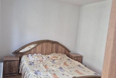 Apartament cu 3 camere semidecomandat în Decebal