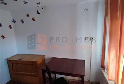 Casă individuală cu 7 camere cu Canalizare în 1 Decembrie - 1