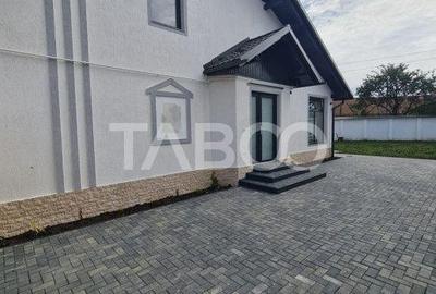 Casă cu 4 camere cu Canalizare în Central - 10