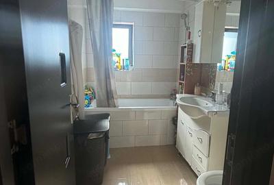 Apartament cu 3 camere decomandat în Florești - 1