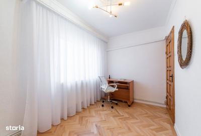 Apartament cu 3 camere, mobilat în Craiovei