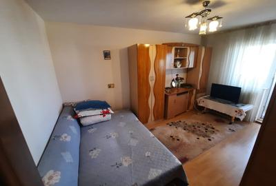 Apartament cu doua camere decomandat, etajul 7/10, zona Alexandru cel Bun - 3