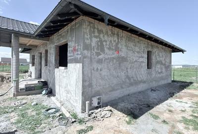 Casă cu 4 camere cu Teren 500 Mp în Curtești - 2