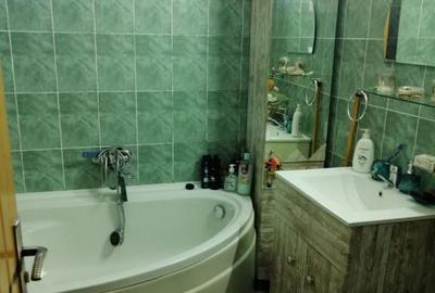 Apartament 3 camere etaj intermediar Tractorul - 1