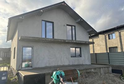 Casă cu 4 camere cu Teren 520 Mp în Central - 1