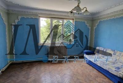 Casă cu 3 camere cu Canalizare în Central - 1