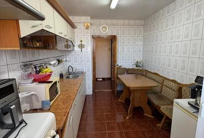 De vânzare – Apartament cu 3 camere, decomandat, Micro 18 - 2
