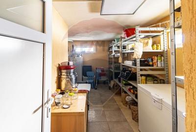 Casă cu 9 camere cu Teren 650 Mp în Tractorul - 57