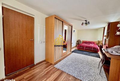 Casă cu 6 camere cu Teren 248 Mp în Central - 1